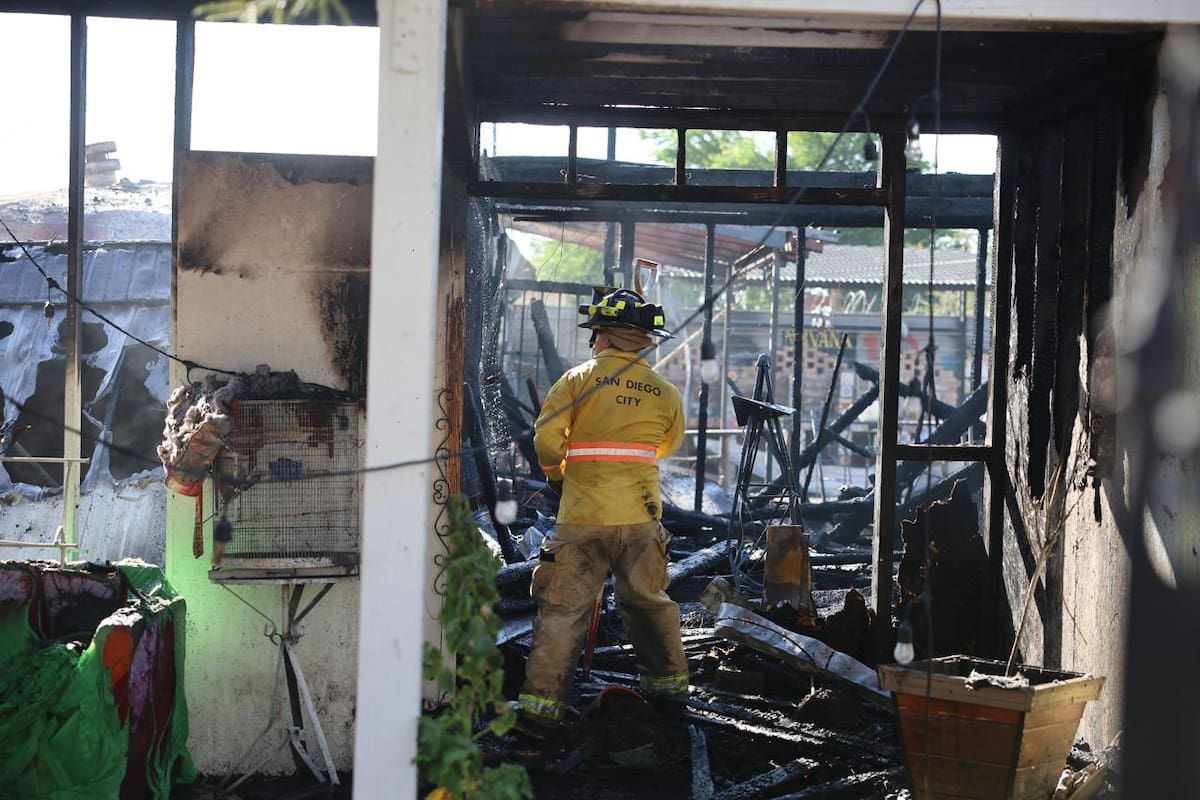 Incendio consume viviendas en la colonia Vicente Guerrero