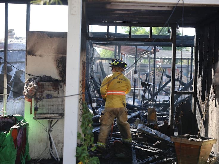 Incendio consume viviendas en la colonia Vicente Guerrero