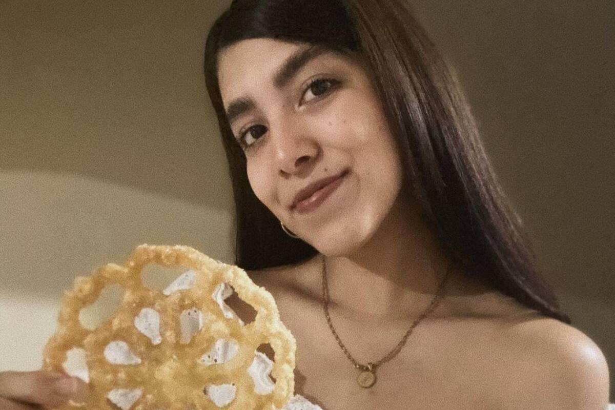 Daniela emprende con "Buñuelos de Dory" para pagar gastos médicos de su perrita