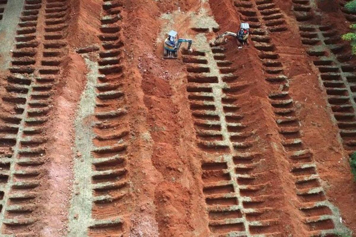Sao Paulo abrirá 13 mil fosas en cementerios; prohibe velorios