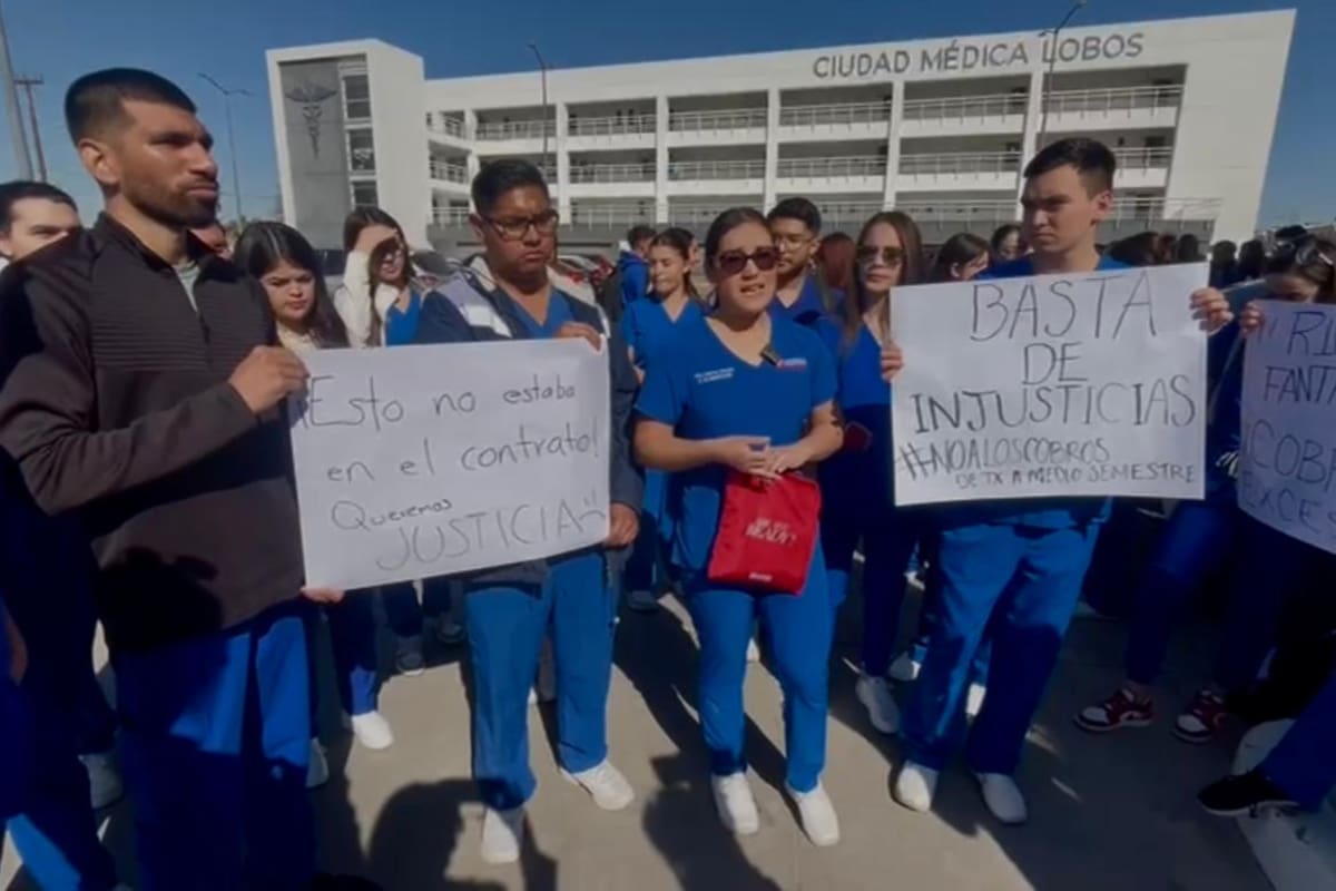Protestan alumnos de la UAD Mexicali por retrasos en titulación y mala administración