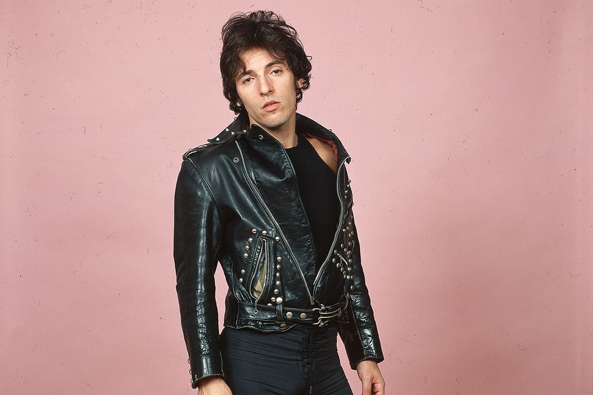 A young Bruce Springsteen in a black leather jacket and black shirt. (Photo by Lynn Goldsmith/Corbis/VCG via Getty Images)