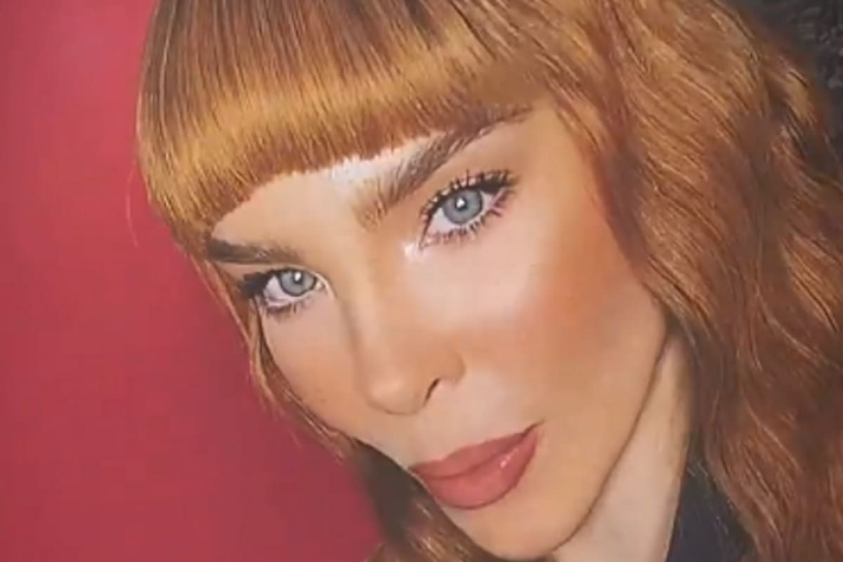 Belinda enciende con un nuevo look pelirrojo