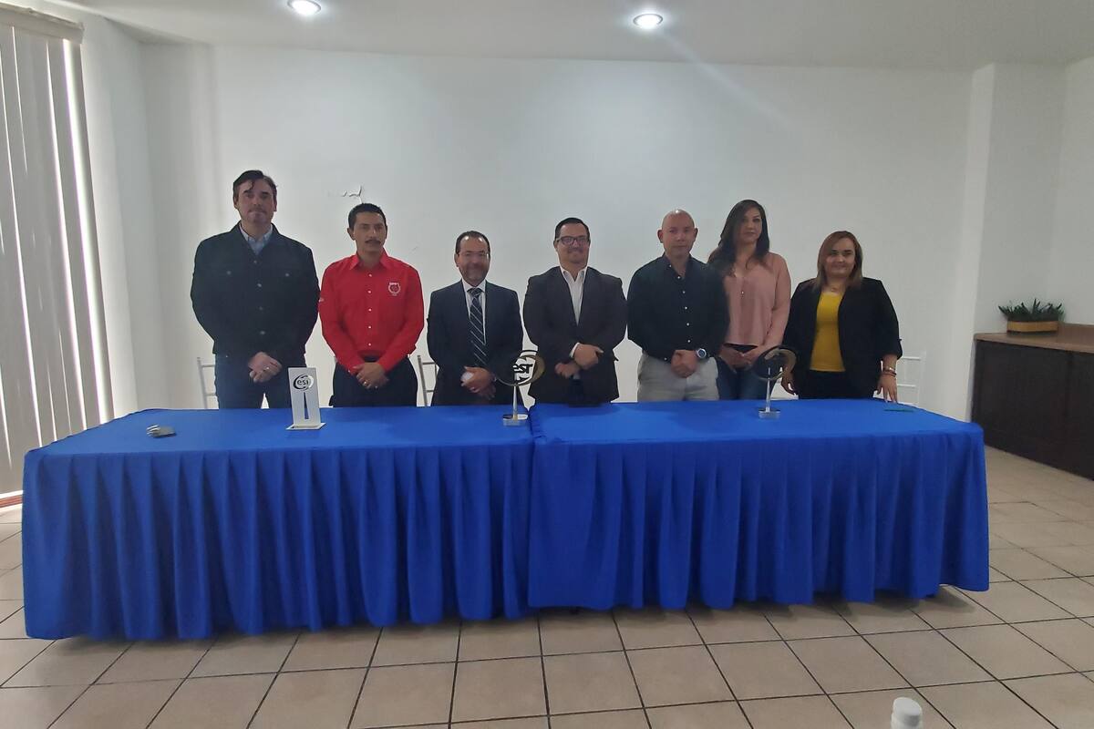 Reciben empresas el distintivo ESR