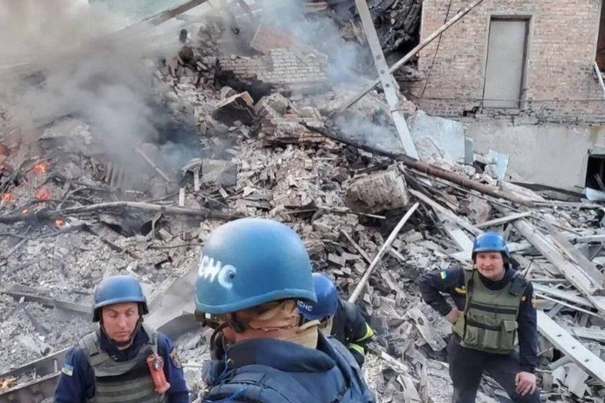 Guerra en Ucrania: Kievconfirma dos muertes y estima otras 60 tras bombardeo a una escuela en el este del país