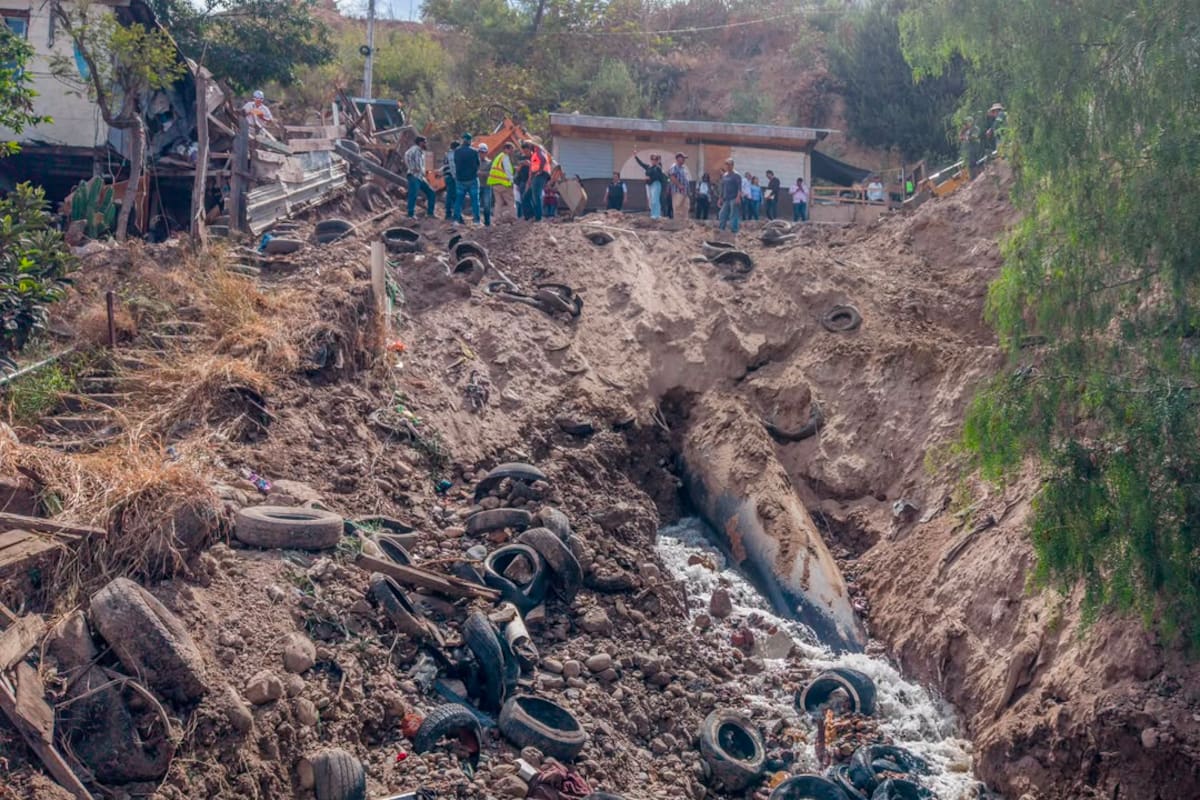 Deja sin agua a cientos en Tijuana fuga en Acueducto Florido Aguaje