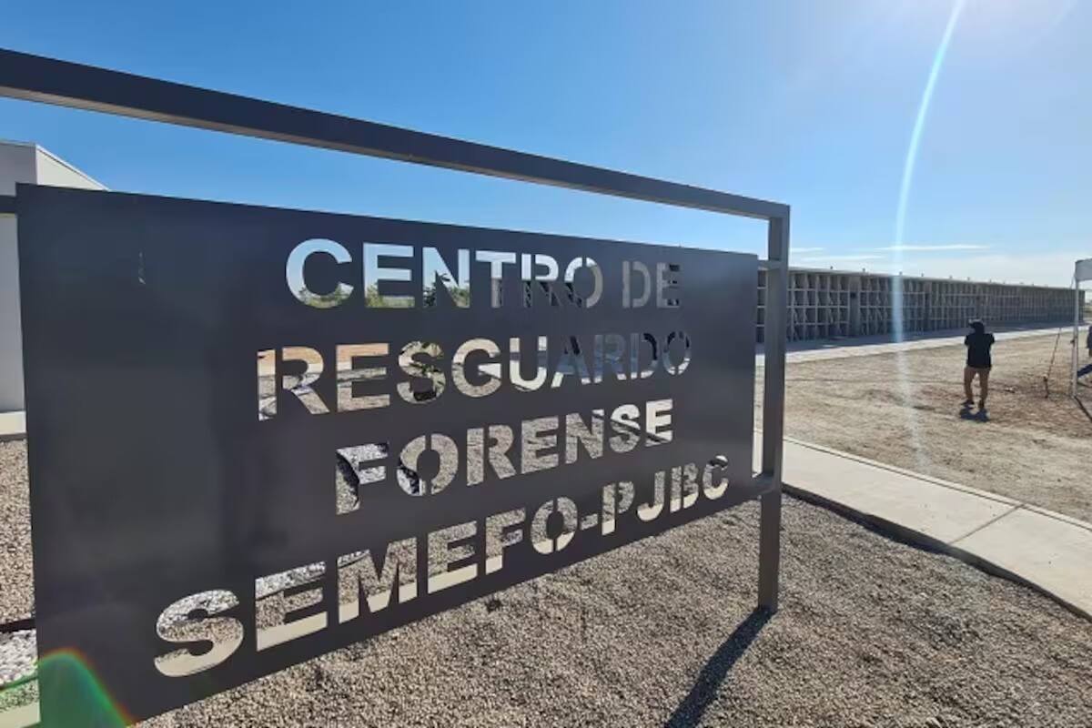 Comienzan entrega de cuerpos del “Panteón Forense” tras despresurización del SEMEFO en Mexicali