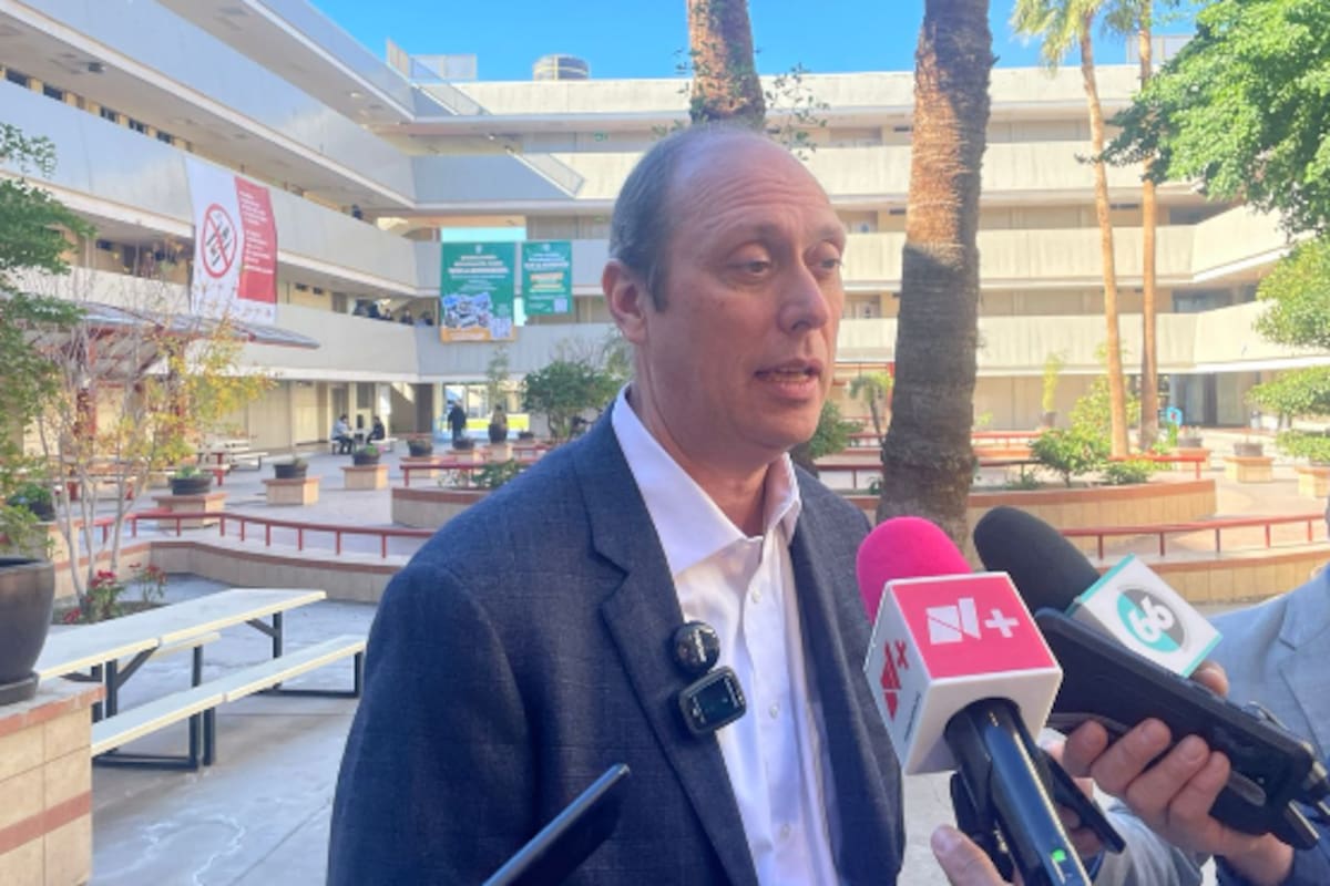 Cónsul de EU reitera obligación de declarar montos mayores a 10 mil dólares