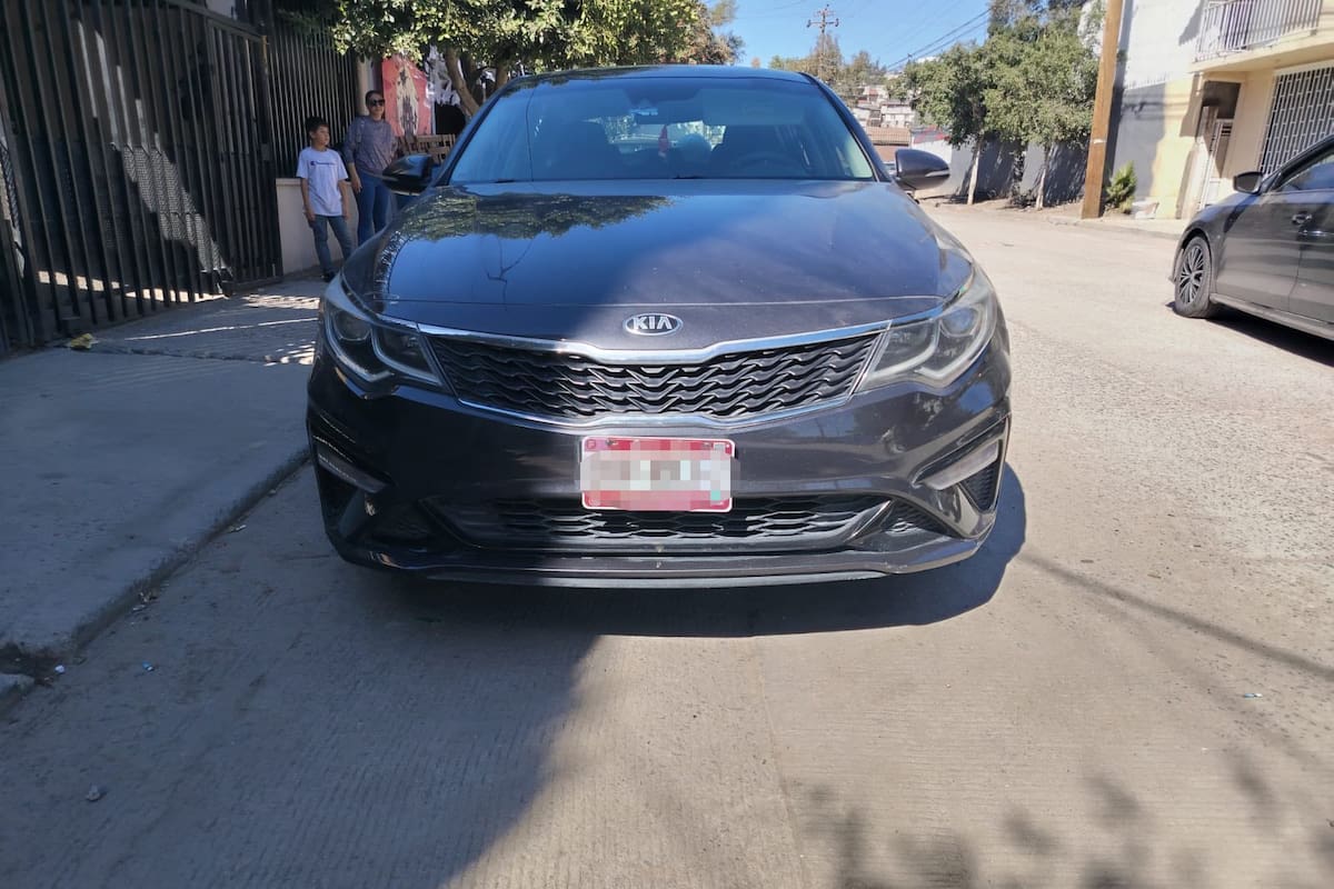 Roban vehículo a ex secretario de Bienestar en Tijuana