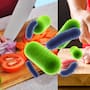 ¿Usas la misma tabla para la carne cruda y la verdura? Ese hábito puede multiplicar las bacterias en tu cocina sin que lo notes; esto es lo que recomiendan la FDA y el USDA para evitar salmonella, E. Colli y listeria