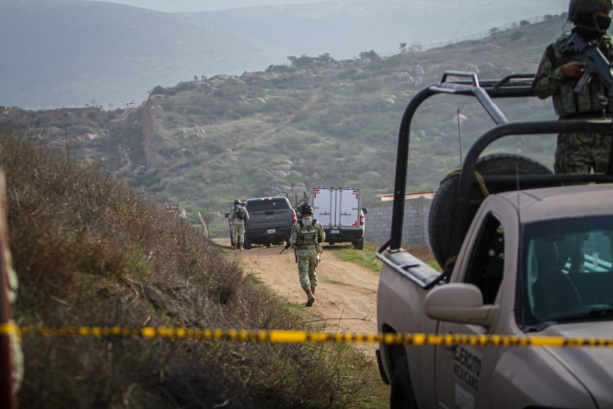 Localizan cadáver de una mujer en un cerro sobre la carretera libre Tijuana-Tecate