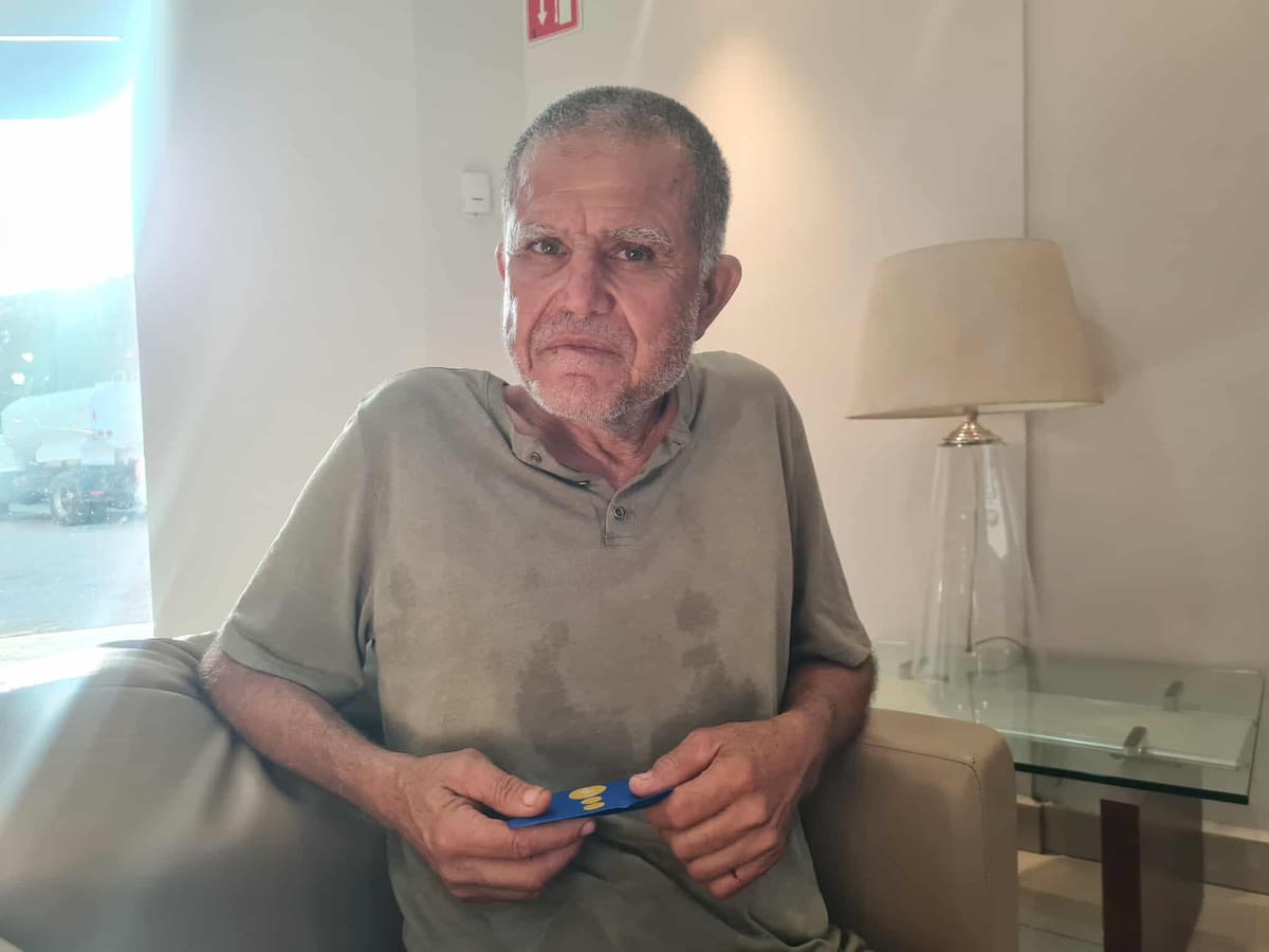 Jesús Antonio se dedica a hacer chicharrones, pero sus problemas de salud le impiden continuar, por lo que solicita apoyo económico a la comunidad. Foto: cortesía