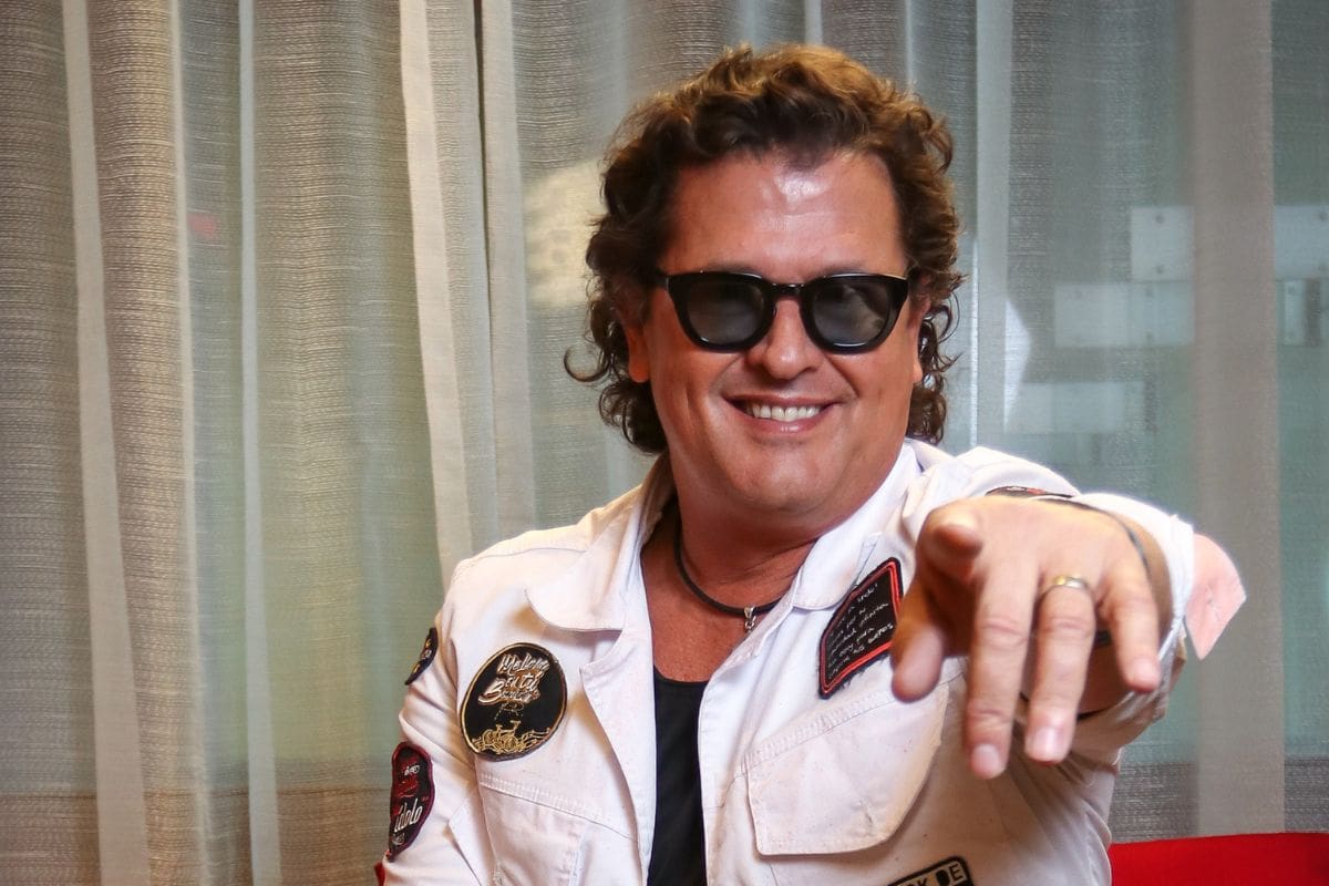 Carlos Vives es celebrado como Persona del Año en una gala llena de estrellas