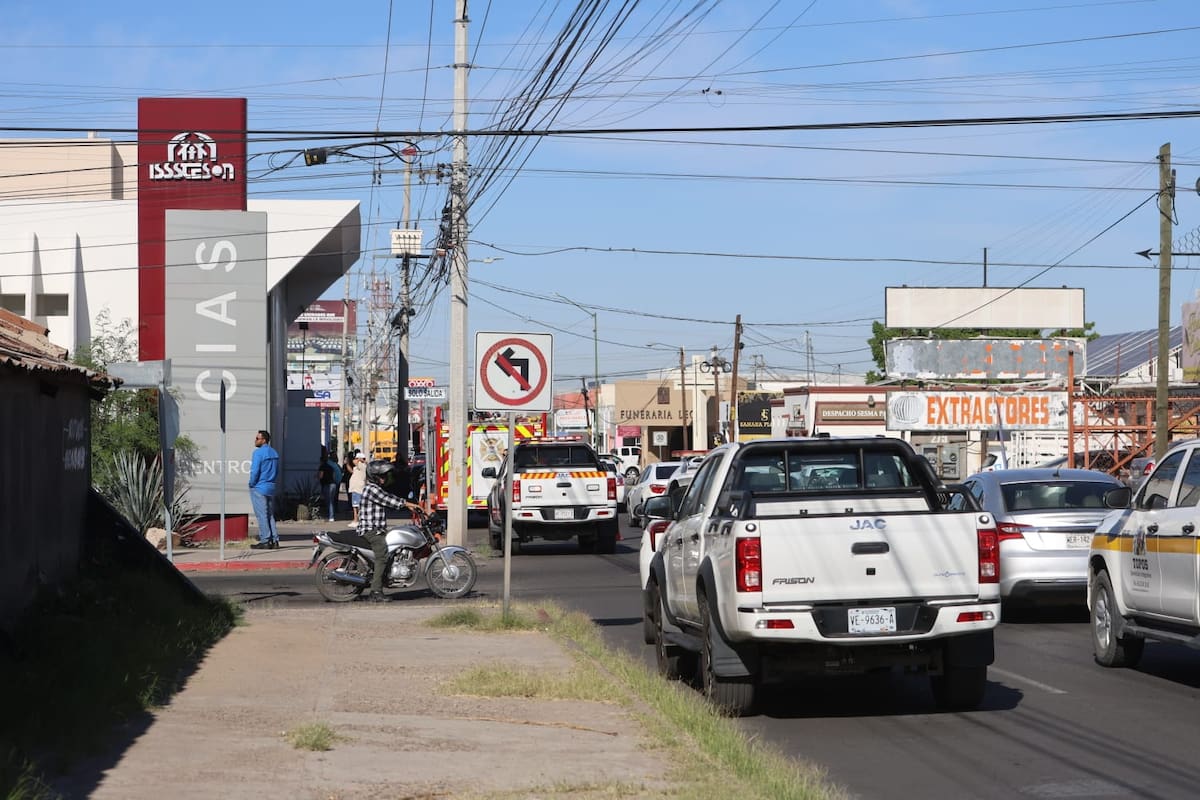Evacúan edificio del CIAS Isssteson por reporte de explosión en transformador