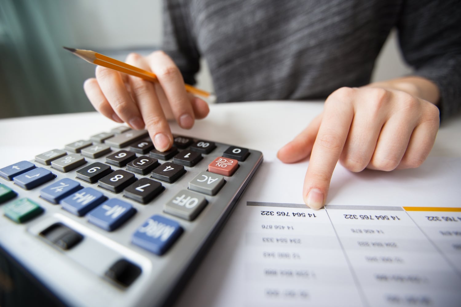 Las compras compulsivas pueden generar un problema grande en finanzas personales, por gastar dinero que no estaba contemplado dentro del presupuesto. | Foto: Freepik