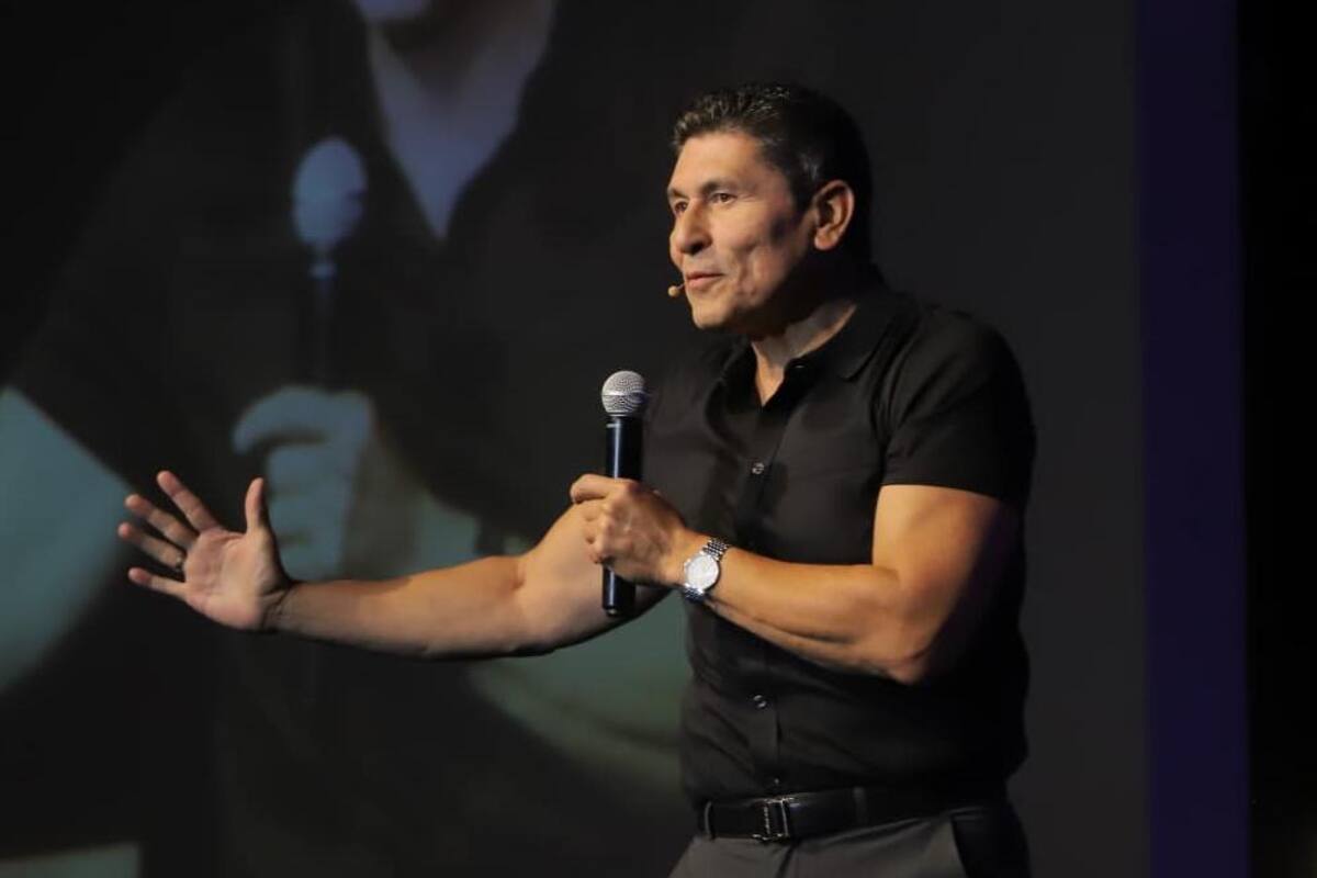 César Lozano comparte sus cuatro pasos para tener una actitud positiva ante las adversidades