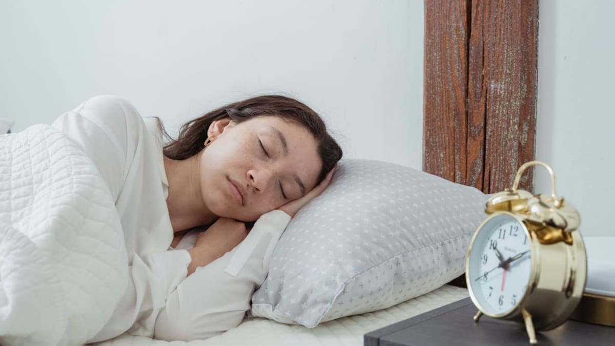 Científicos confirman que la falta de sueño afecta la memoria, la atención y el rendimiento académico, mientras que siestas cortas de 30 a 45 minutos ayudan a “resetear” el cerebro y optimizar la capacidad de aprendizaje diario