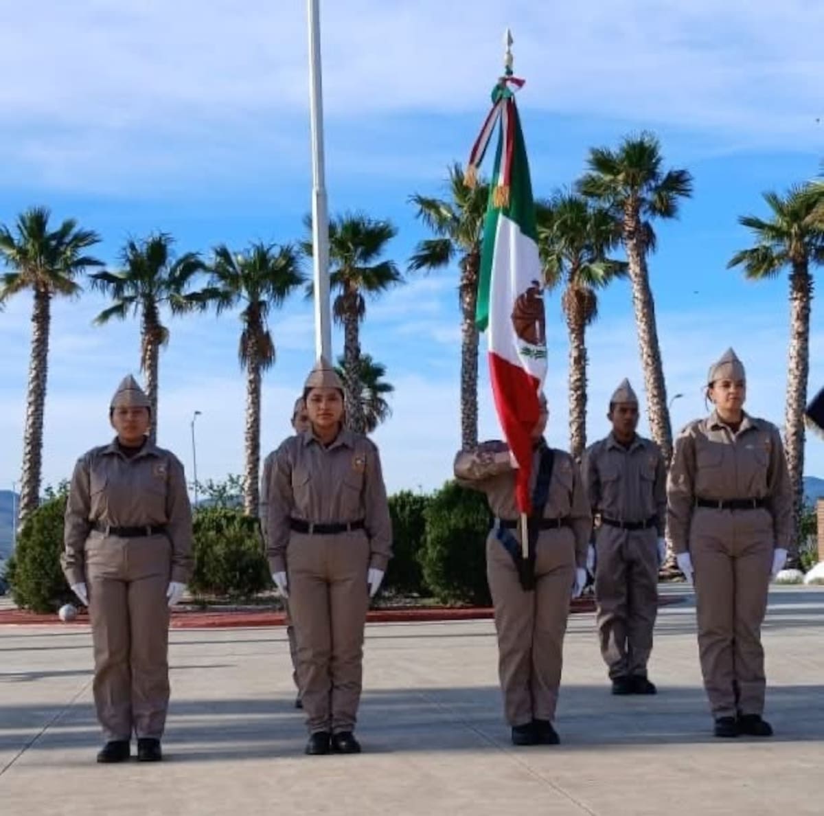 La instrucción de la SEP establece que, al comenzar el ciclo escolar 2026-2027, ninguna institución educativa podrá prestar servicios bajo una denominación o modalidad que haga referencia a la instrucción o disciplina militar. Foto: Cortesía.