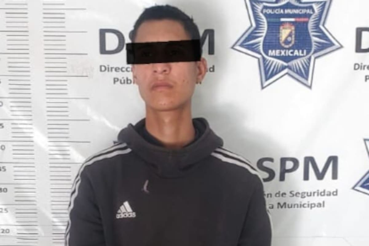 Cae presunto asaltante armado con navaja tras robo en tienda