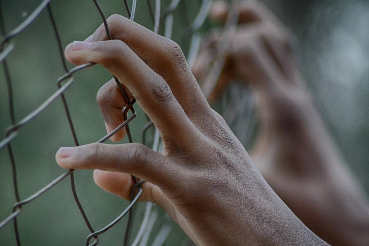 Mueren presos en penal de Tucson por complicaciones de Covid-19