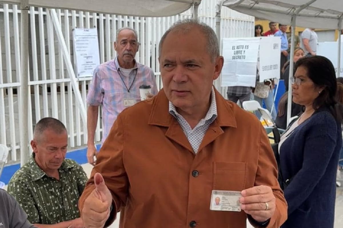Marco Antonio Blásquez emite su voto