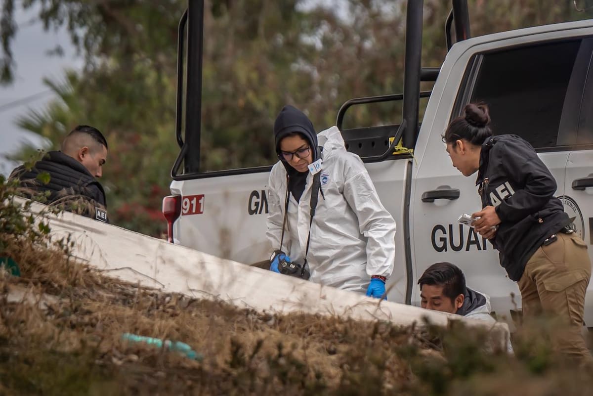 Localizan el cuerpo sin vida de un hombre debajo del puente Kontiki, sobre la carretera escénica Rosarito-Tijuana; autoridades ya investigan las causas del fallecimiento. Foto: Border Zoom