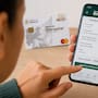 Tarjeta Bienestar ya permite transferencias SPEI desde el celular y usuarios podrán enviar dinero a BBVA, Banamex o Santander sin acudir a sucursales