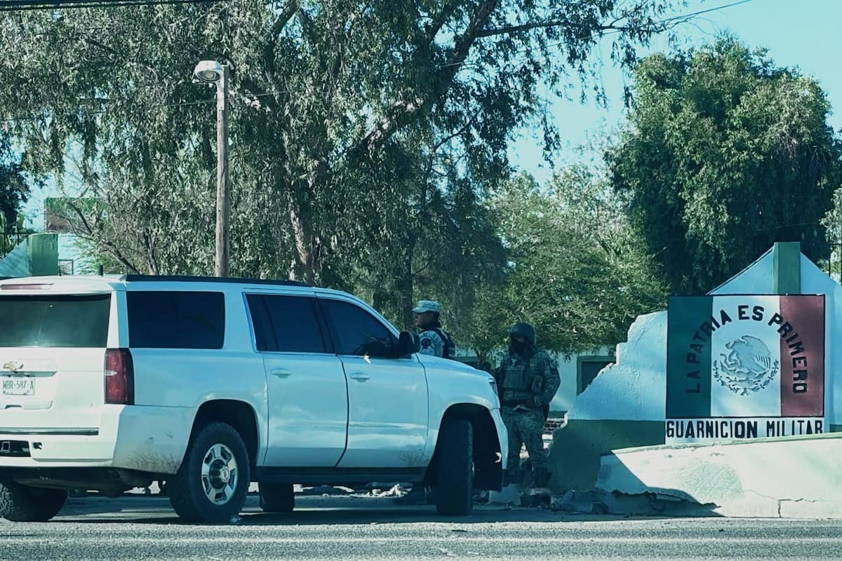 Camioneta blindada choca con la 45 Zona Militar en San Luis Río Colorado