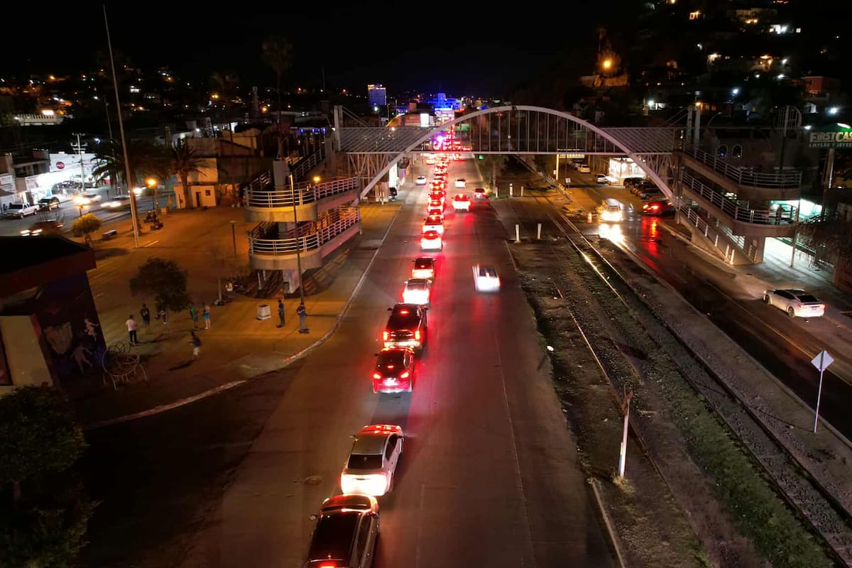 Largas filas y hasta 3 horas de espera en garitas de Nogales tras festejos del 4 de julio en EU