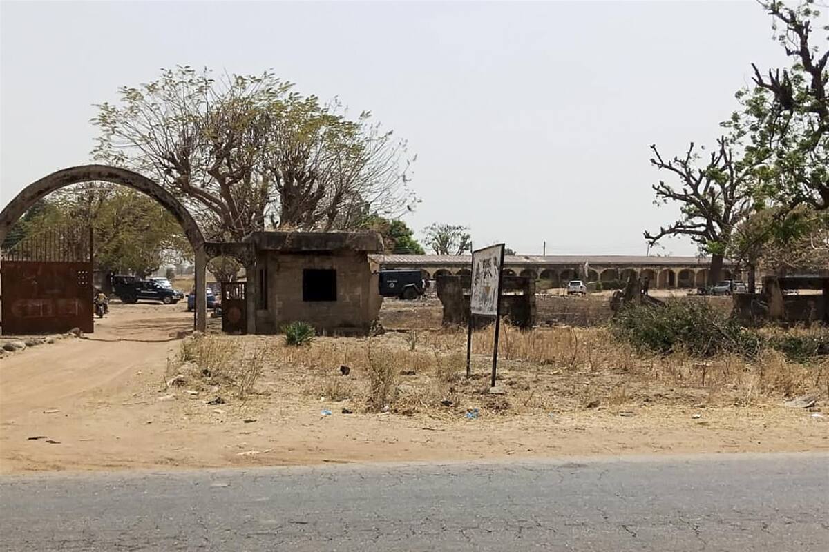Hombres armados secuestran a más de 100 alumnos en Nigeria
