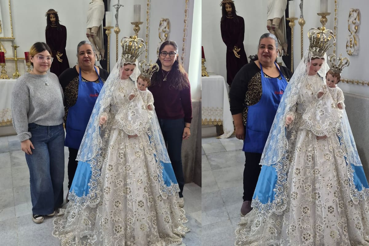 Devota dona vestido a la Virgen de la Candelaria en el Santuario de Villa de Seris como agradecimiento por los favores concebidos