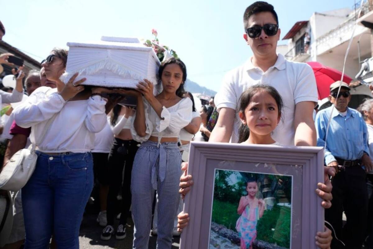 Dan último adiós a Camila, niña secuestrada y asesinada en Taxco