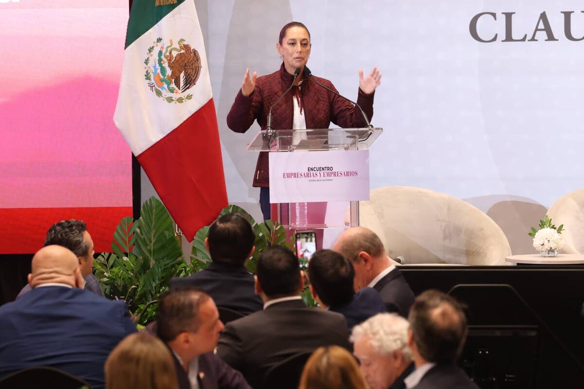 La candidata presidencial se reunión con el sector empresarial en el hotel Quartz.