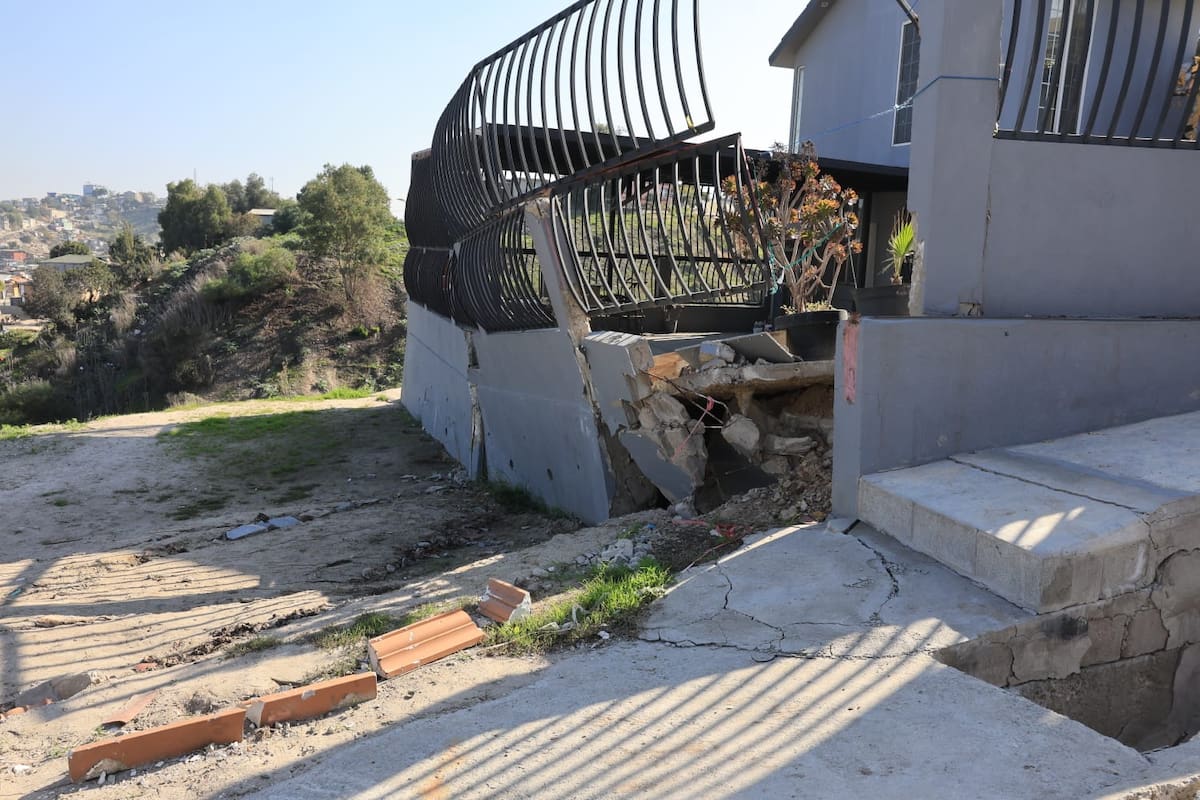 Se rehúsan vecinos de calle Eridano a irse tras deslizamiento