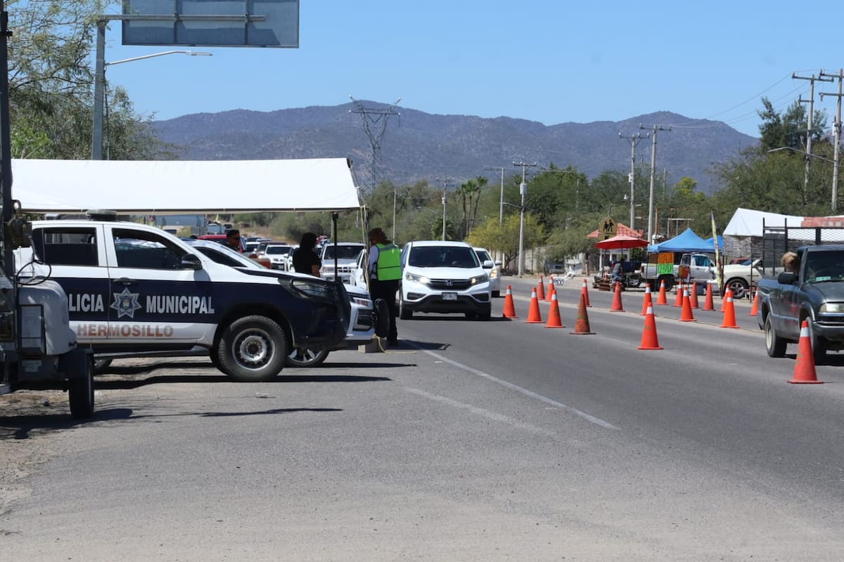 Operativo vial en la carretera a Ures ante flujo de hasta 300 vehículos por hora. Foto: Teodoro Borbón
