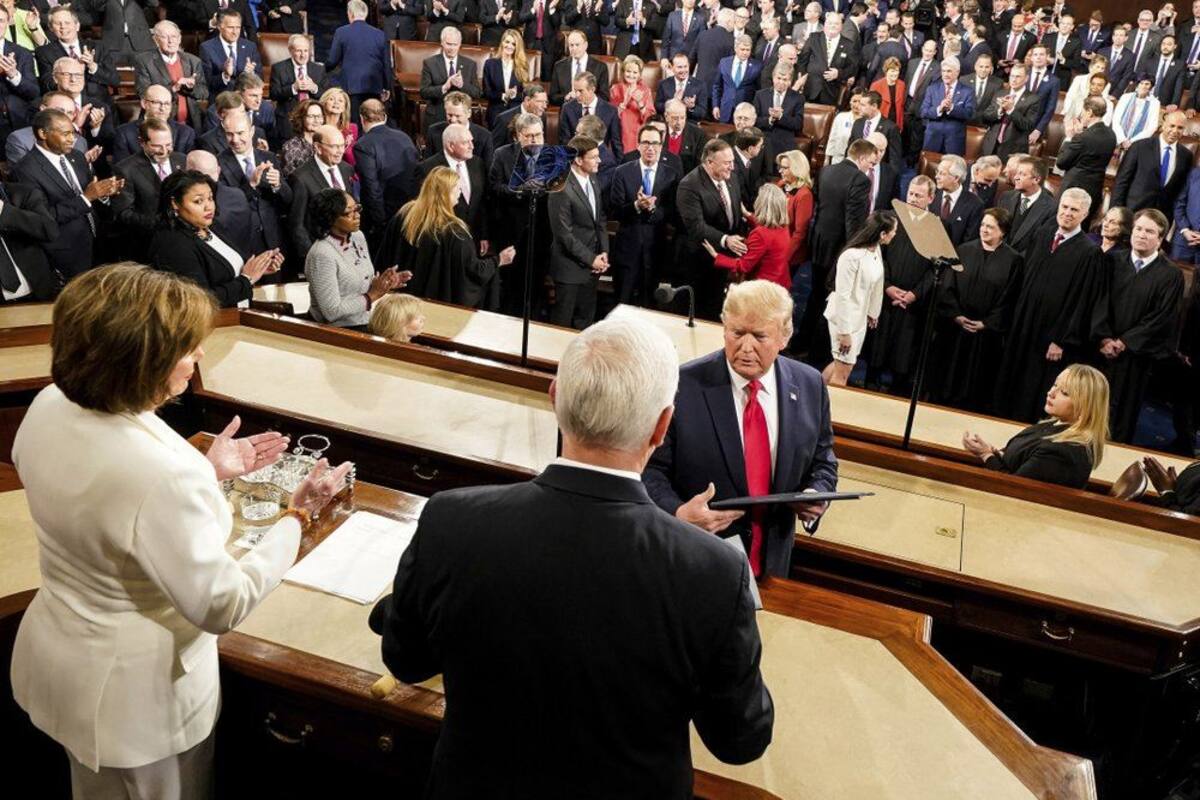 VIDEO: Trump ignora saludo de Nancy Pelosi previo a su discurso