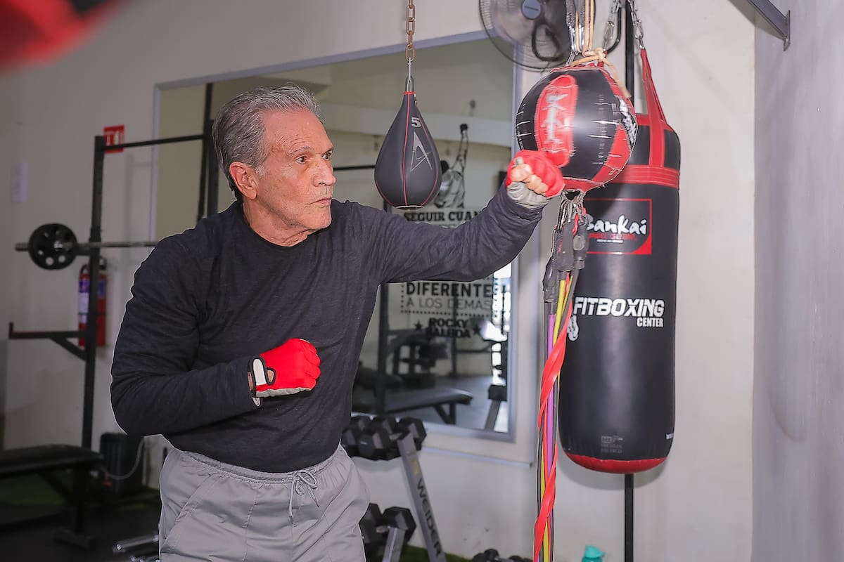 A los 82, César Cañedo no cae al sedentarismo y encuentra en el box su nuevo ritmo de vida