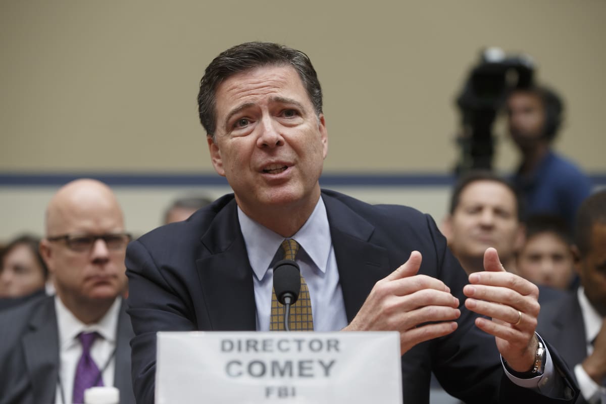El exdirector del FBI James Comey solicita cancelar su comparecencia judicial tras ser acusado de presunta amenaza contra Donald Trump por una publicación en Instagram