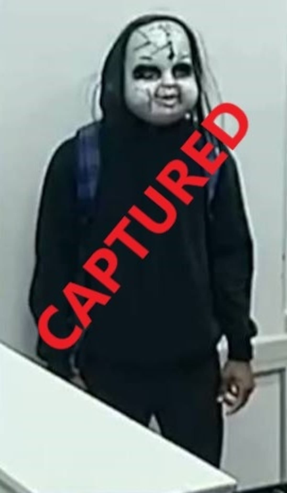 Tras sembrar miedo con una máscara estilo ‘Chucky’ en Filadelfia, capturan en Las Vegas a Zymire Hughes por amenazas, agresión y acoso. | Crédito: X @USMS_Philly