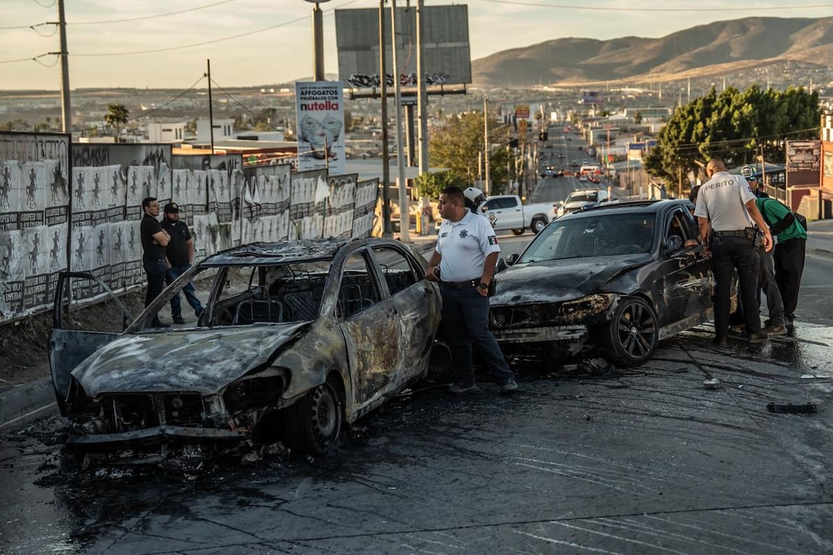 Jóvenes en BMW provocan choque múltiple, incendio y huyen del lugar