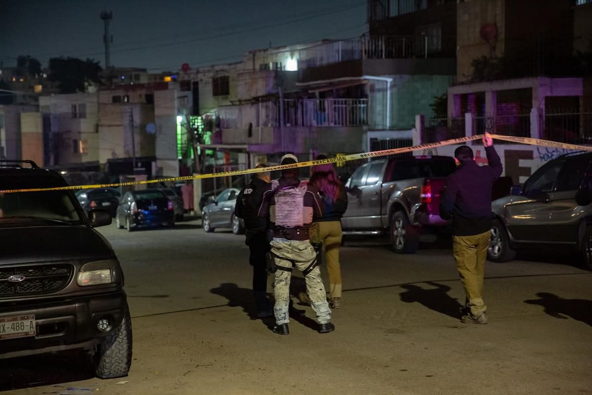 La víctima fue localizada sin vida dentro de un automóvil estacionado; el ataque ocurrió en un cruce de calles de la zona. Foto: Border Zoom