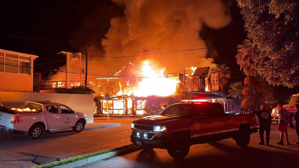El restaurante sufrió daños totales, sin que se reportaran personas lesionadas. Foto: Cortesía