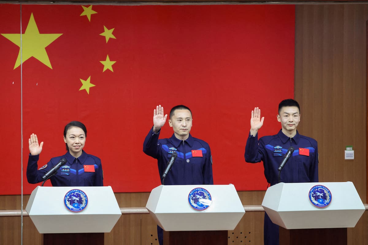 China lanza misión espacial que dejará a uno de sus astronautas un año en órbita mientras acelera su carrera contra Estados Unidos por regresar a la Luna