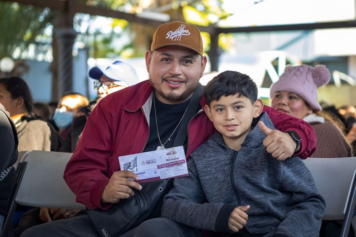 Cerca de 111 mil familias de BC recibirán tarjeta de 2 mil 500 pesos para uniformes y útiles escolares a partir del 25 de mayo