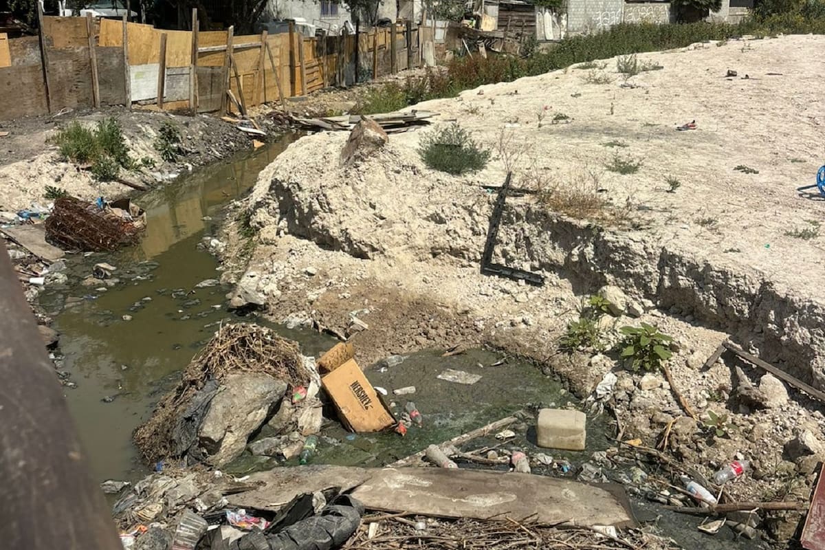 Vecinos de La Morita denuncian escurrimiento de aguas negras y acumulación de basura