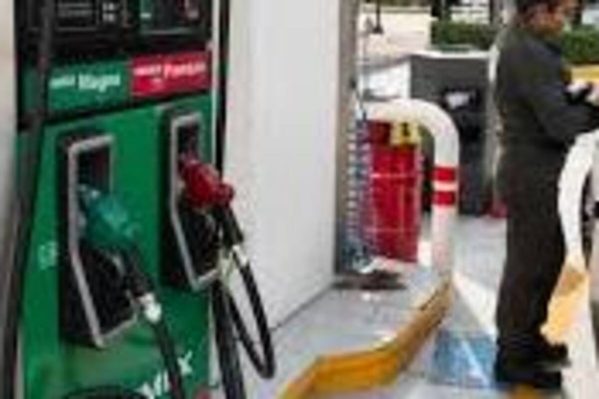 Mujer se vuelve viral tras “ofrecer” mientras despacha gasolina