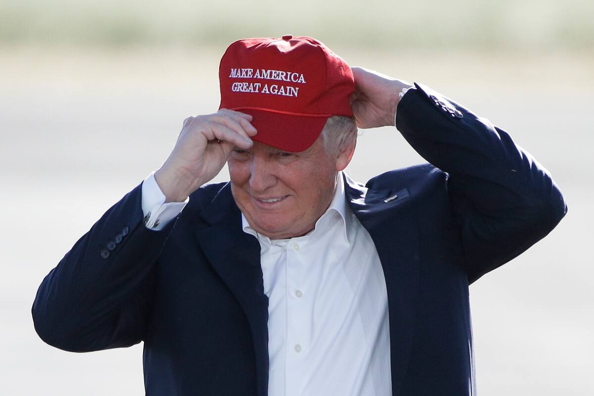 Por vestir gorra de Trump le dan brutal golpiza