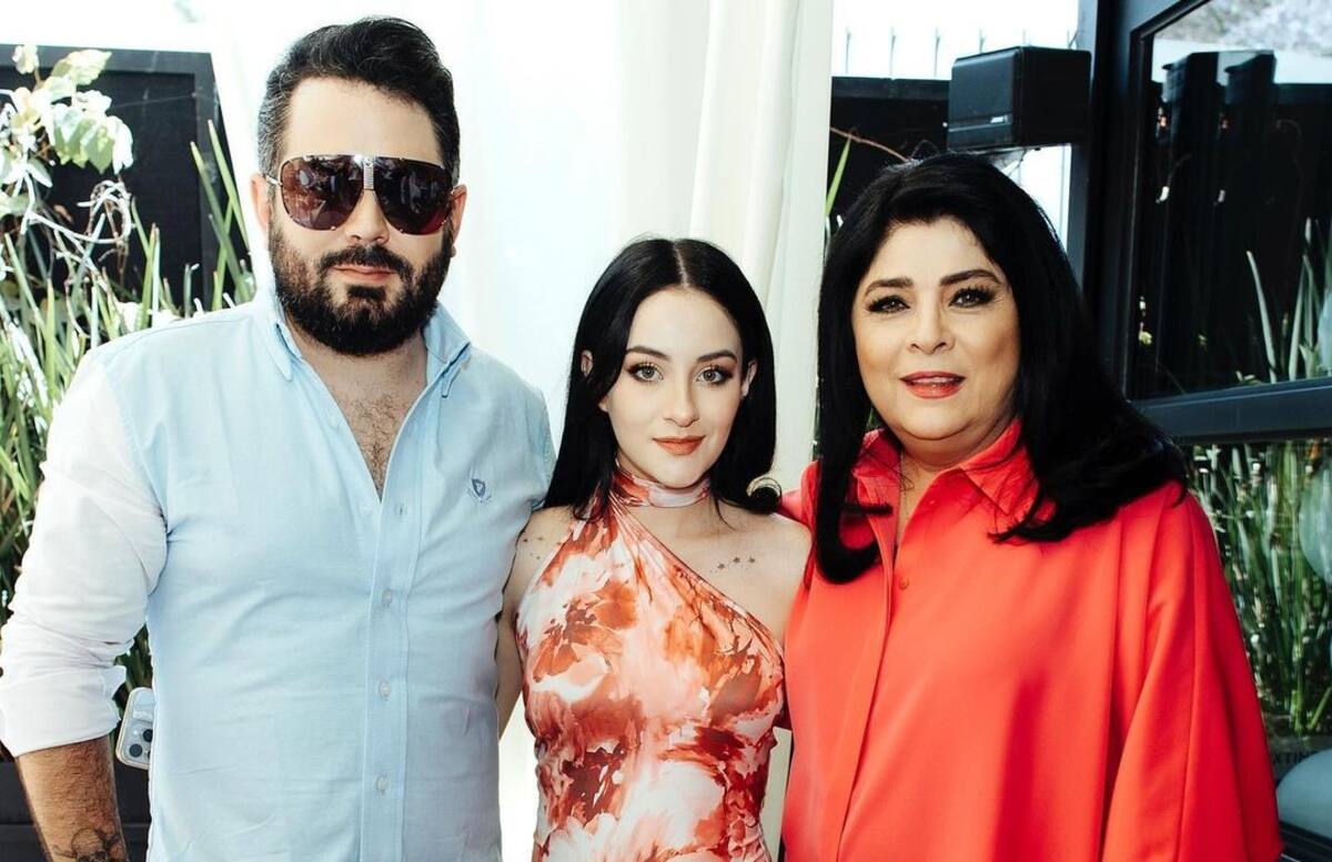 José Eduardo Derbez, Paola Dalay y Victoria Ruffo