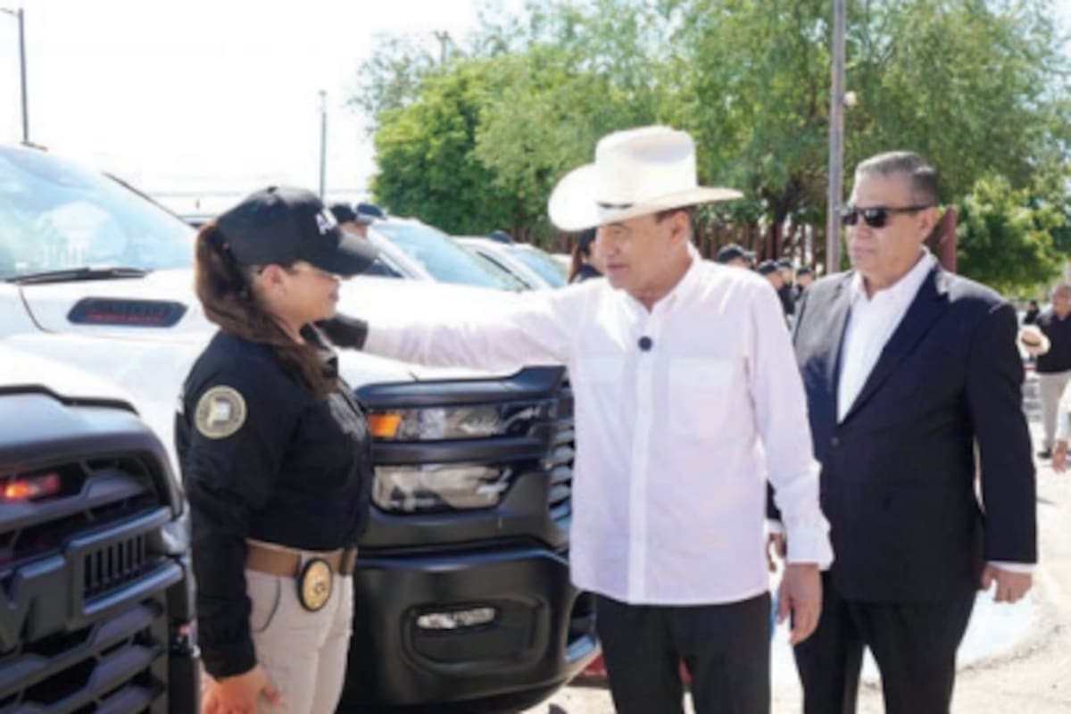 Entrega Alfonso Durazo equipamiento y vehículos a elementos de la FGJE