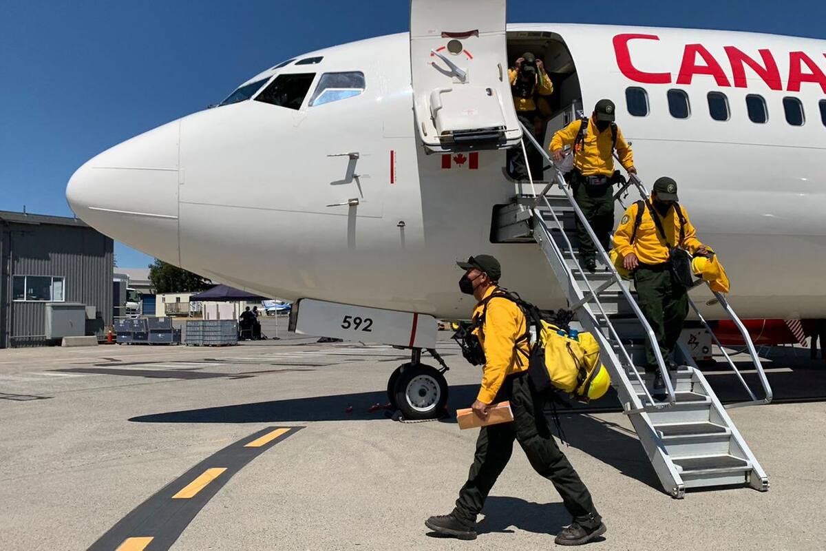 México envía segundo grupo de combatientes de incendios forestales en apoyo a Canadá